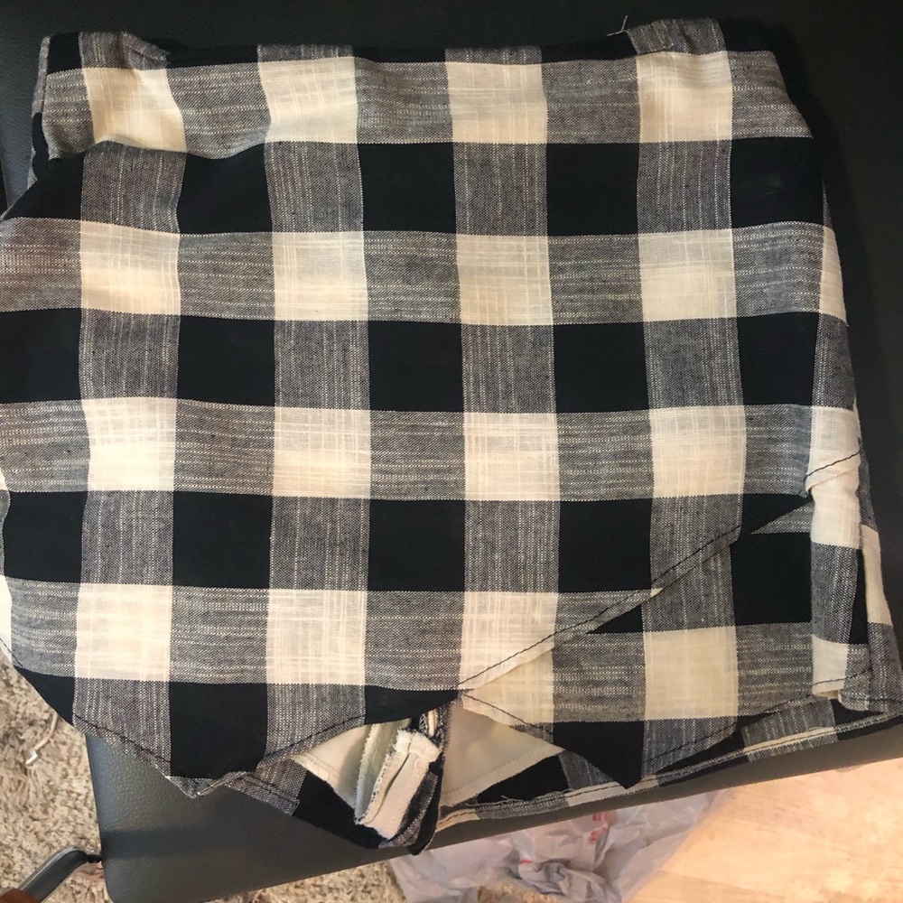 Black & white checkered skort! Super cute!